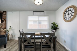 Dining - Charming 3-bedroom + Den house with AC and WiFi in awesome North Fresno.  (Fresno)