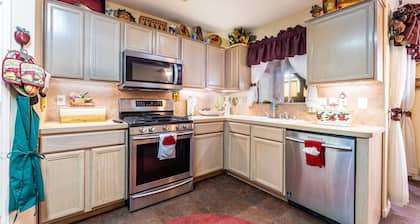 Charming 2-bedroom house with AC and WiFi in Humble