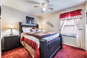 2 makuuhuonetta, työpöytä, silitysrauta/-lauta, ilmainen Wi-Fi