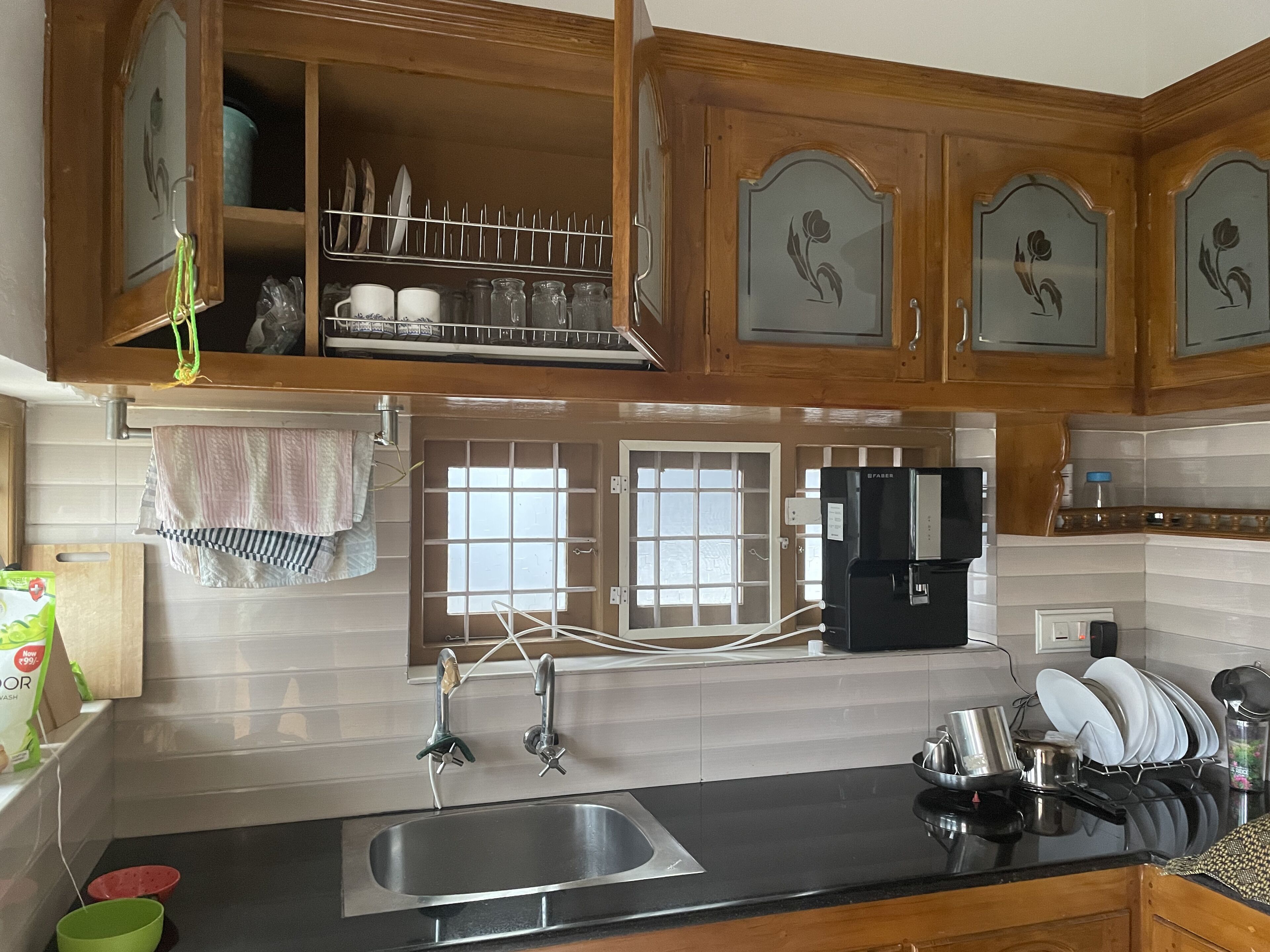 Batterie de cuisine, vaisselle et ustensiles