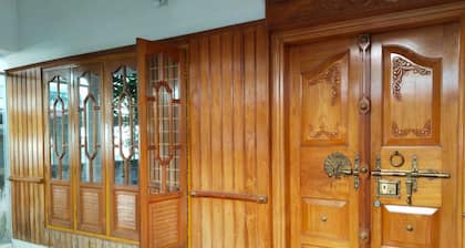 Charming 4-AC-bedroom townhome with WiFi in enchanting Angamaly near airport