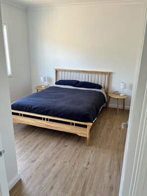 4 soveværelser, skrivebord, internetforbindelse