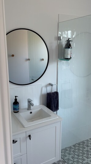 Bruser, miljøvenlige toiletartikler, hårtørrer, Sæbe