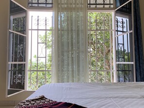 2 bedrooms, desk, iron/ironing board, WiFi