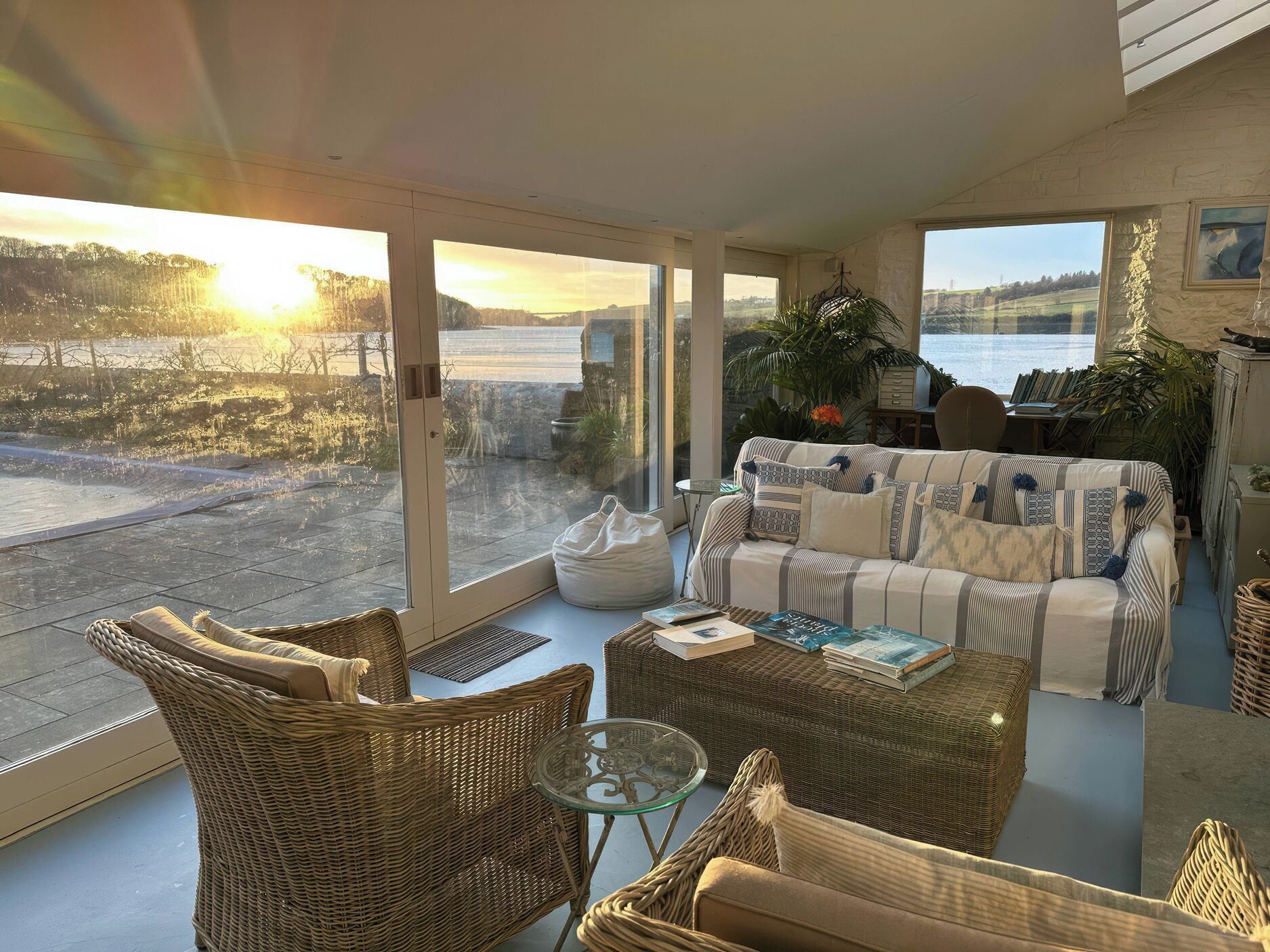 Curlew House, Pet Friendly, With Pool In Pembroke Dock - Manorbier