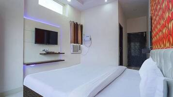 Family Quadruple Room, City View | Free WiFi