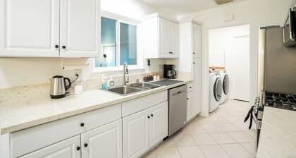 Charming 4-bedroom pet-friendly house centrally located in West Palmdale.