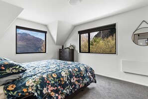 4 slaapkamers, een strijkplank/strijkijzer, reisbedje, wifi