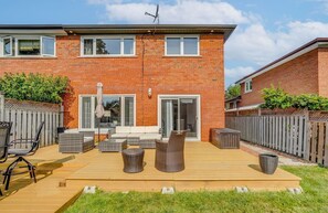 Terrace/patio - Swifties Home #2 for ERAS TOUR - short walk to GO train
 (Mississauga)