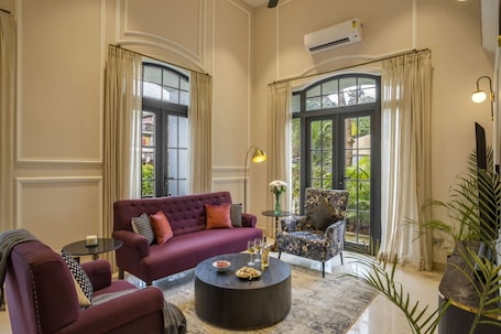 3 habitaciones . Luxury 3BR Duplex With Pool in Goa s Beverly Hills