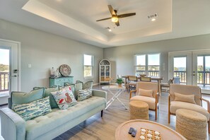 TV, table football, ping pong - Walk to Water: Game Room at Buchanan Dam Home! (Buchanan Dam)