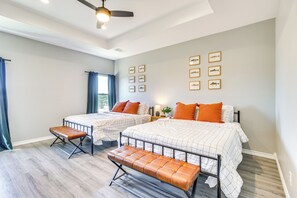 3 habitaciones, escritorio, internet y ropa de cama