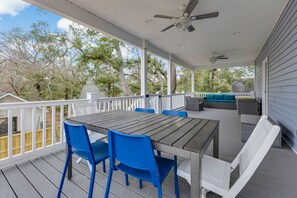 Outdoor dining - Dog Friendly Retreat with Large Fenced in Back Yard (Oak Island)