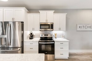 Unclassified image, 5 of 46, button