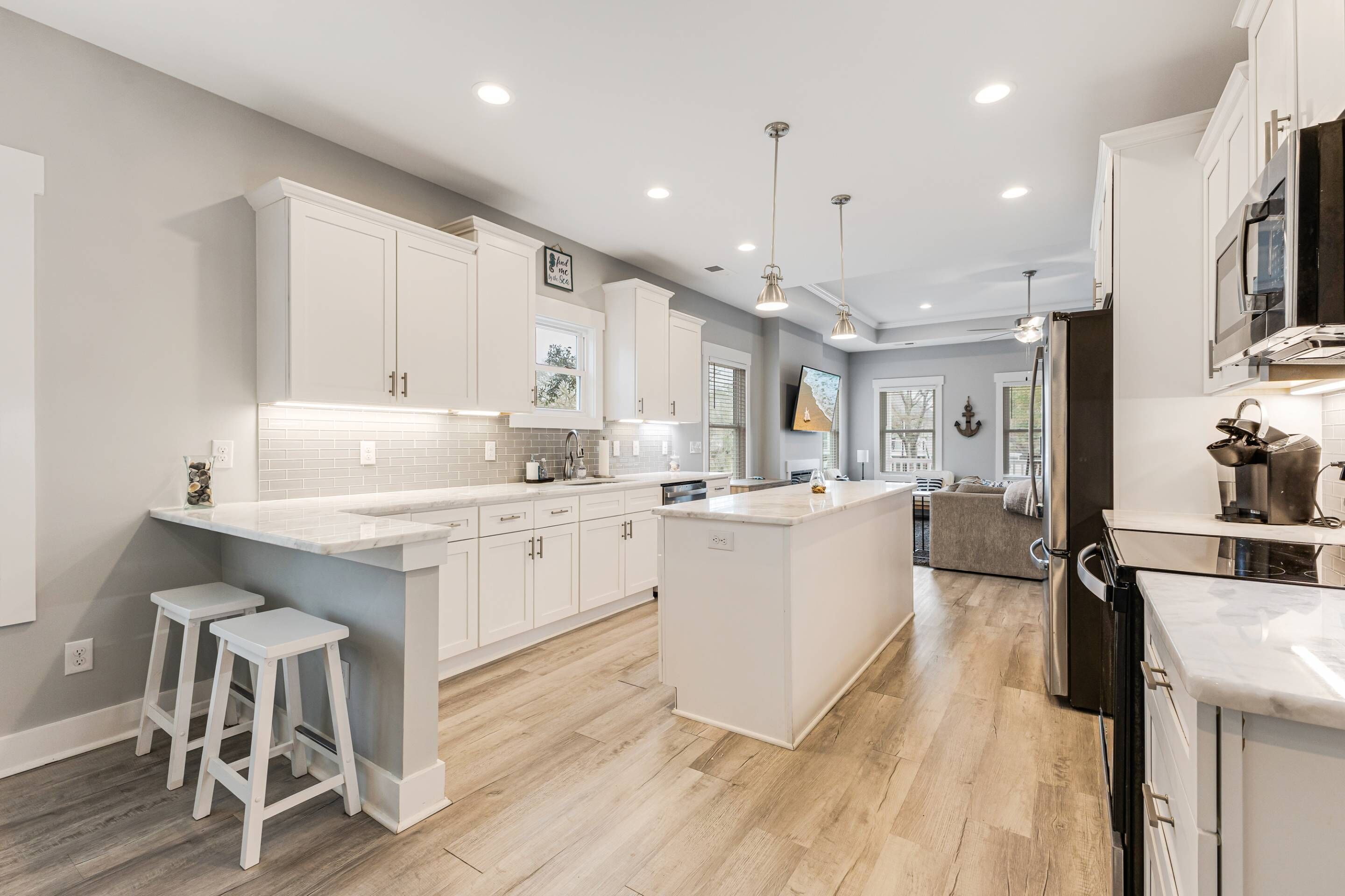 Fridge, microwave, dishwasher, coffee/tea maker