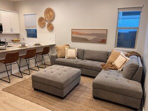 TV - Charming Cadence Casita (Mesa)