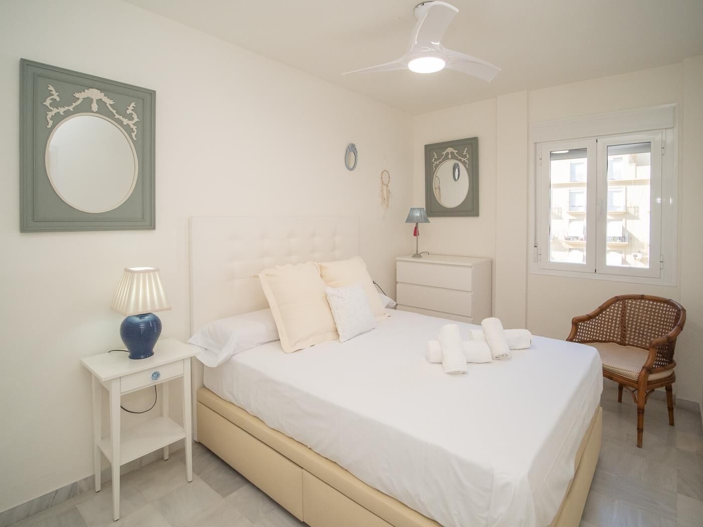 2 habitaciones, tabla de planchar con plancha, internet y ropa de cama 