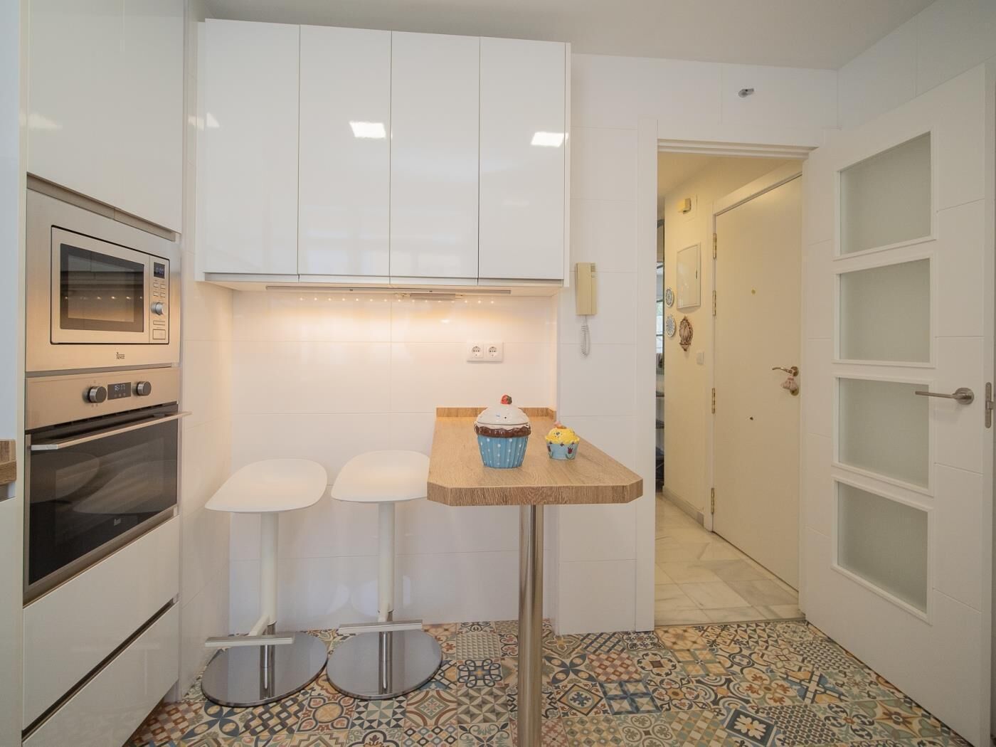 Refrigerador, microondas, horno y lavavajillas 