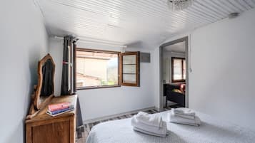 3 bedrooms, bed sheets