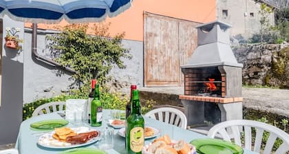 House with garden overlooking the Picos de Europa (3 double bedrooms and 2 bathrooms)