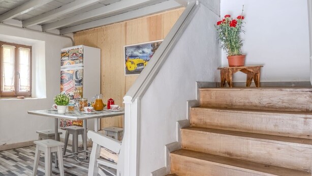 A staircase with wooden steps leading to a landing.