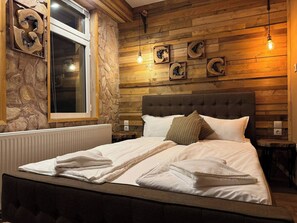 8 habitaciones, tabla de planchar con plancha y acceso a internet