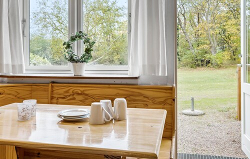 Gorgeous apartment in Svaneke with WiFi