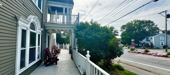 Commanders Cabin, quaint apartment steps to downtown Camden and harbor