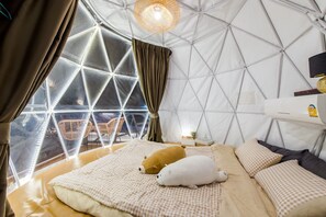 วิลล่า, วิวสระว่ายน้ำ | 5 ห้องนอน, Wi-Fi ฟรี, ผ้าปูที่นอน