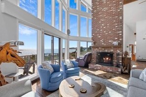 Smart TV, books - Clark Point Cottage, ocean access, panoramic views (Saint George)