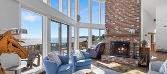 Clark Point Cottage, ocean access, panoramic views