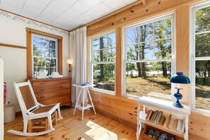 Interior - Sea Heather Cottage: Sunny Waterfront Escape for N (Waldoboro)