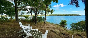 Sea Heather Cottage: Sunny Waterfront Escape for N