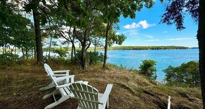 Sea Heather Cottage: Sunny Waterfront Escape for N