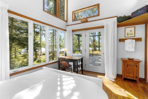 2 bedrooms, free WiFi, bed sheets - Sea Heather Cottage: Sunny Waterfront Escape for Nature Lovers (Waldoboro)