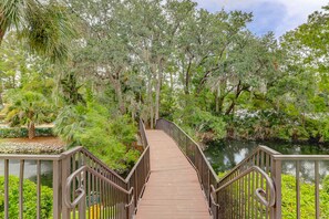 Property grounds - Inviting villa with pool, tennis, & balcony - close beach access (Hilton Head)