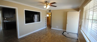 Charming 3-bedroom house with AC, fitness room, WiFi in Phoenix