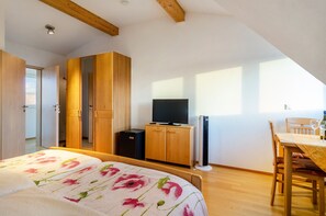 1 bedroom, free WiFi, bed sheets - 'Room 1' with Shared Garden and Wi-Fi (Reichenau)