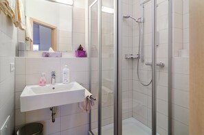 تجهيزات دش، مجففات شعر، مناشف