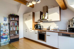 Fridge, oven, stovetop, dishwasher