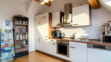 Kühlschrank, Ofen, Herdplatte, Geschirrspüler