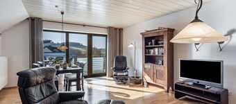 Appartamento 'Vista-Homert' con vista sulle montagne, balcone e Wi-Fi