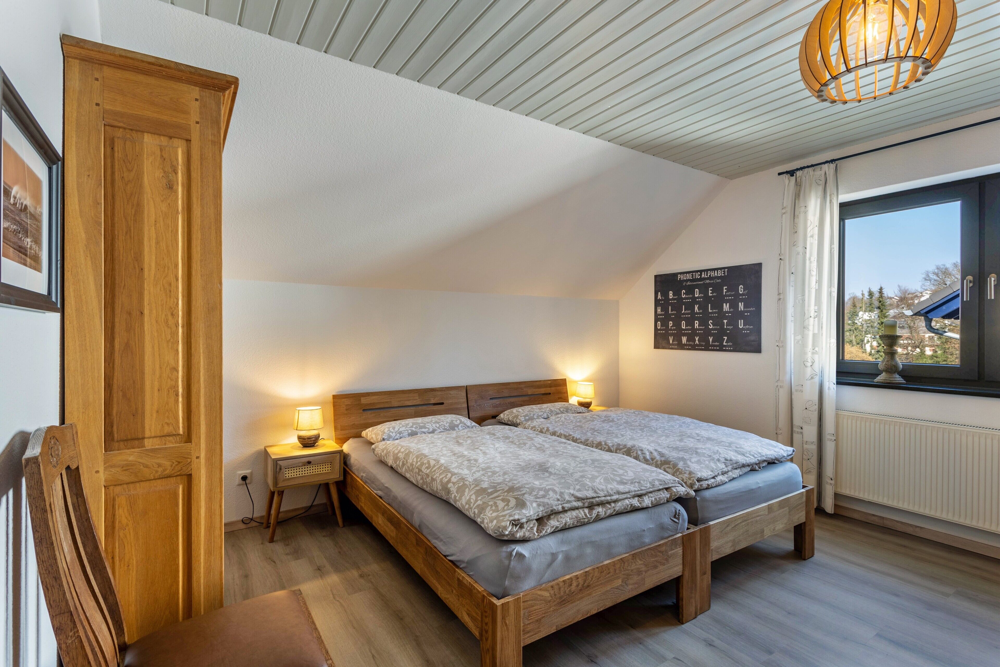 2 室のベッドルーム、アイロン / アイロン台、WiFi (無料)、ベッドシーツ