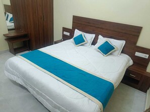 Classic Double Room, City View | Bed sheets - Venture Inn Puri (Puri)