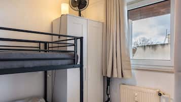 1 bedroom, free WiFi, bed sheets