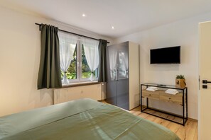 2 bedrooms, iron/ironing board, free WiFi, bed sheets