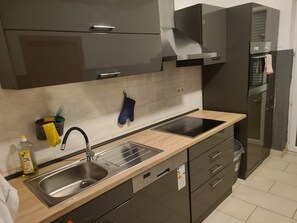 Fridge, stovetop, dishwasher, coffee/tea maker
