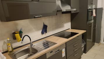 Kühlschrank, Herdplatte, Geschirrspüler