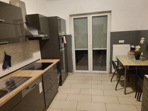 Kühlschrank, Herdplatte, Geschirrspüler