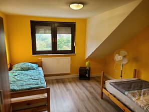 4 Schlafzimmer, kostenloses WLAN, Bettwäsche